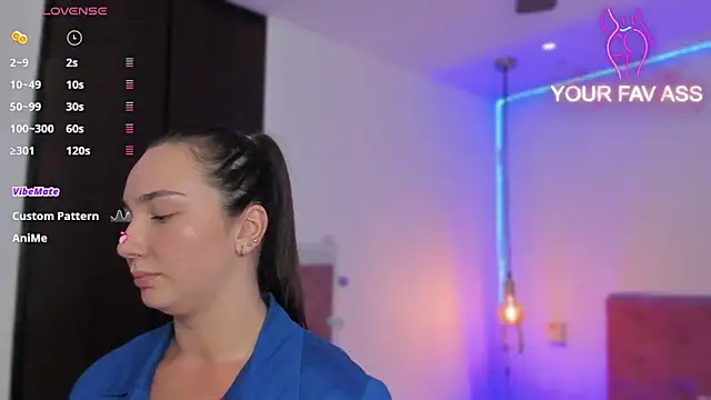 Snapshot of ava_blue chatting on 02/14/25, 01:56 ava blue online show from 02/14/25, 01:56