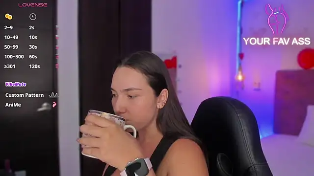 Snapshot of ava_blue chatting on 02/14/25, 08:05 ava blue online show from 02/14/25, 08:05