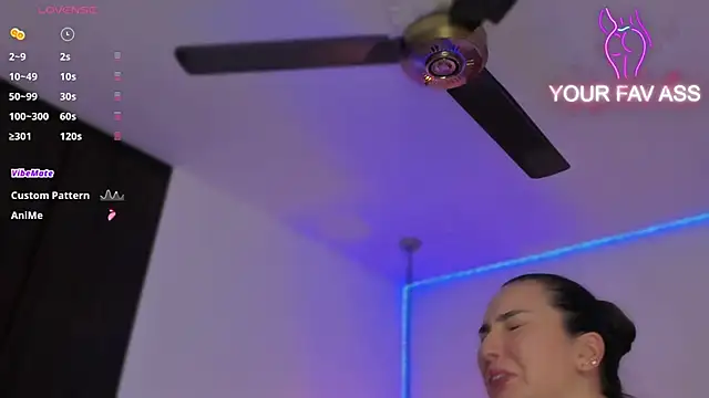 Snapshot of ava_blue chatting on 02/19/25, 02:01 ava blue online show from 02/19/25, 02:01