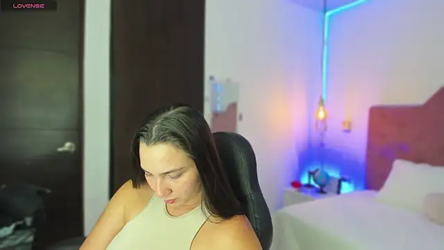 Snapshot of ava_blue chatting on 03/21/25, 07:46 ava blue online show from 03/21/25, 07:46