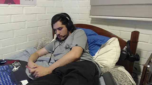 hung weeb online show from 12/19/24, 02:56