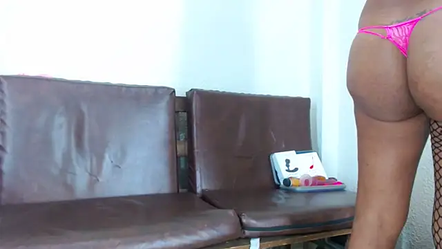 Courtney Valeria online show from 03/10/25, 07:07