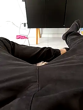 Snapshot of Santosgui14 chatting on 11/19/25, 06:19 Santosgui14 online show from 11/19/25, 06:19