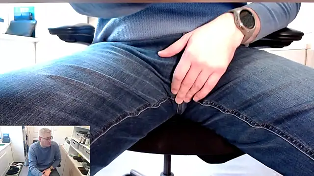 Snapshot of RicRockhard chatting on 10/25/25, 10:12 RicRockhard online show from 10/25/25, 10:12