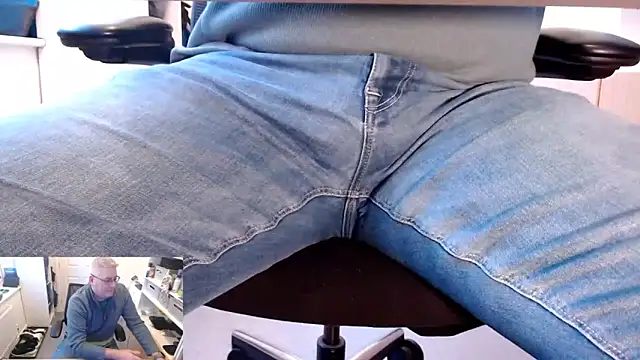 Snapshot of RicRockhard chatting on 11/24/25, 09:31 RicRockhard online show from 11/24/25, 09:31