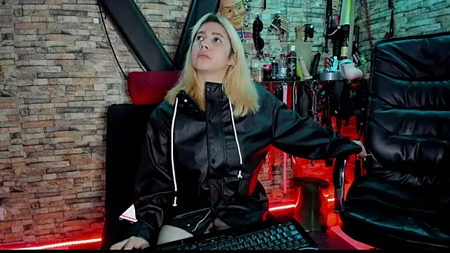 Liltildeman moon online show from 11/29/25, 04:15