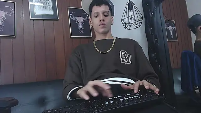 Snapshot of GaboReyes chatting on 02/14/25, 04:26 GaboReyes online show from 02/14/25, 04:26