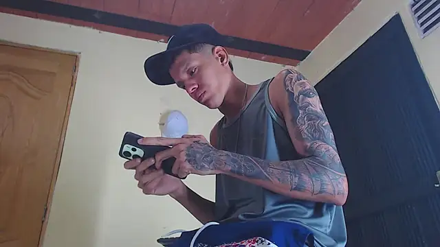 Snapshot of GaboReyes chatting on 10/01/25, 03:56 GaboReyes online show from 10/01/25, 03:56