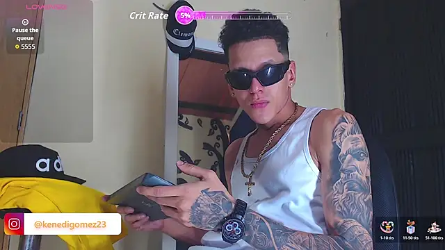 Snapshot of GaboReyes chatting on 11/30/25, 03:27 GaboReyes online show from 11/30/25, 03:27