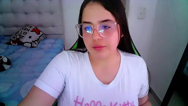 Snapshot of _alicia_z chatting on 12/21/24, 06:02 alicia z online show from 12/21/24, 06:02