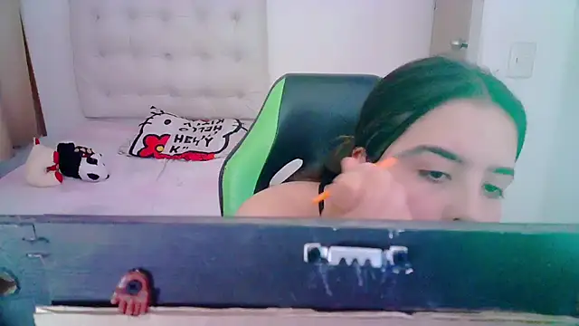 Snapshot of _alicia_z chatting on 12/27/24, 05:37 alicia z online show from 12/27/24, 05:37