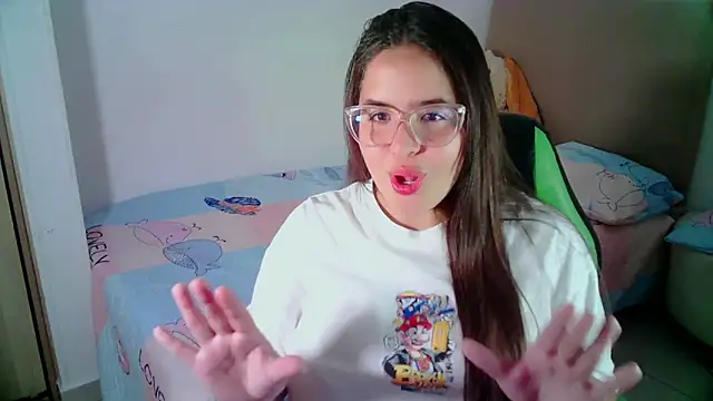 Snapshot of _alicia_z chatting on 01/15/25, 05:15 alicia z online show from 01/15/25, 05:15