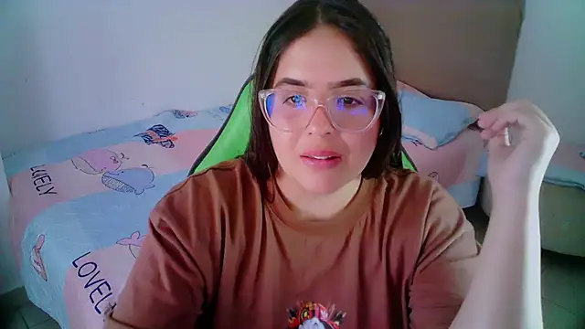 Snapshot of _alicia_z chatting on 01/18/25, 12:46 alicia z online show from 01/18/25, 12:46