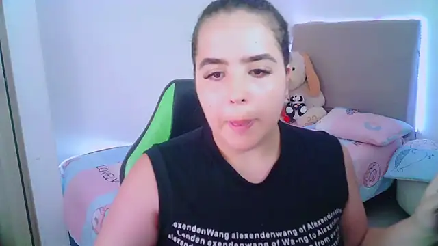 Snapshot of _alicia_z chatting on 01/25/25, 06:02 alicia z online show from 01/25/25, 06:02