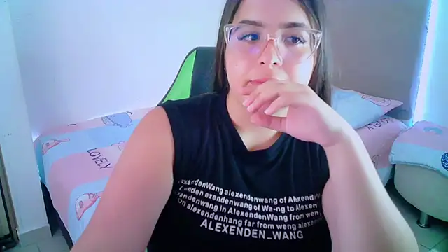 Snapshot of _alicia_z chatting on 01/28/25, 12:15 alicia z online show from 01/28/25, 12:15