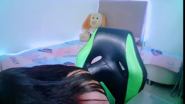 Snapshot of _alicia_z chatting on 02/01/25, 12:18 alicia z online show from 02/01/25, 12:18