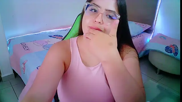 Snapshot of _alicia_z chatting on 02/01/25, 08:37 alicia z online show from 02/01/25, 08:37