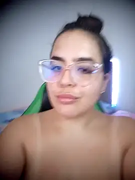 Snapshot of _alicia_z chatting on 02/02/25, 09:02 alicia z online show from 02/02/25, 09:02