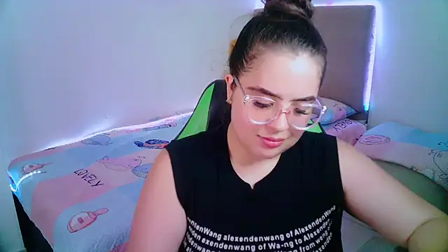 Snapshot of _alicia_z chatting on 02/03/25, 06:28 alicia z online show from 02/03/25, 06:28