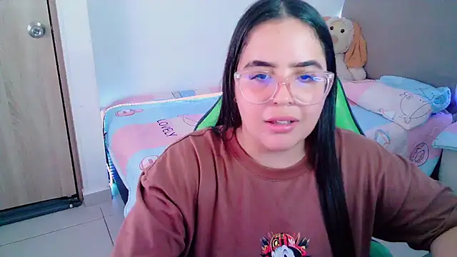 Snapshot of _alicia_z chatting on 02/05/25, 12:20 alicia z online show from 02/05/25, 12:20