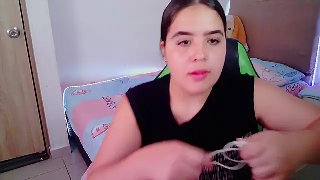 Snapshot of _alicia_z chatting on 02/06/25, 05:51 alicia z online show from 02/06/25, 05:51