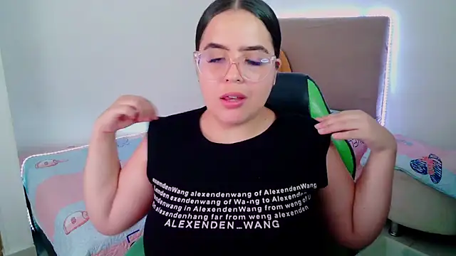 Snapshot of _alicia_z chatting on 02/07/25, 12:09 alicia z online show from 02/07/25, 12:09