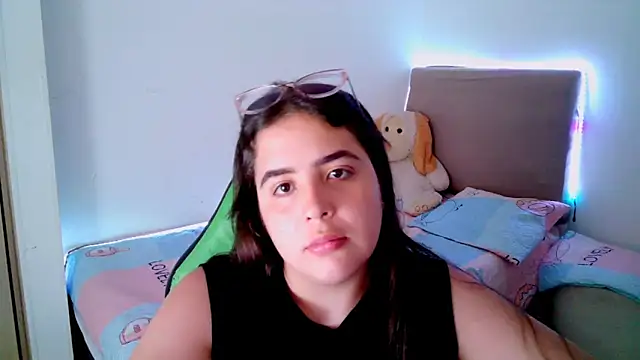 Snapshot of _alicia_z chatting on 02/19/25, 06:10 alicia z online show from 02/19/25, 06:10