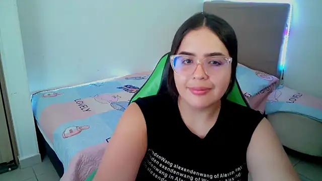 Snapshot of _alicia_z chatting on 02/20/25, 12:19 alicia z online show from 02/20/25, 12:19