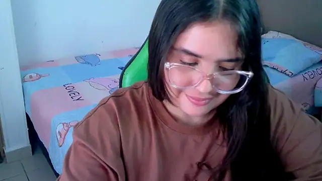 Snapshot of _alicia_z chatting on 02/23/25, 11:14 alicia z online show from 02/23/25, 11:14