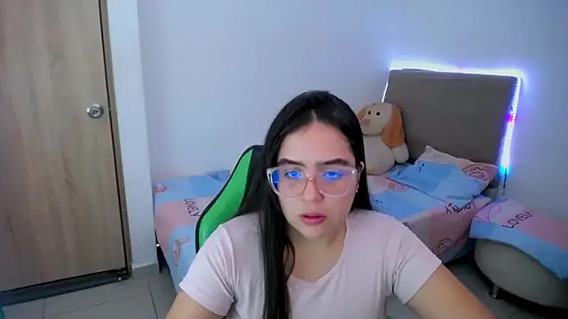 Snapshot of _alicia_z chatting on 02/25/25, 05:36 alicia z online show from 02/25/25, 05:36