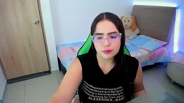 Snapshot of _alicia_z chatting on 02/28/25, 05:37 alicia z online show from 02/28/25, 05:37