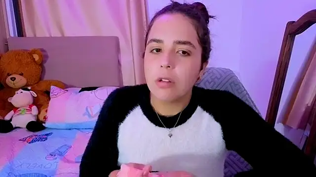 Snapshot of _alicia_z chatting on 02/15/26, 05:26 alicia z online show from 02/15/26, 05:26