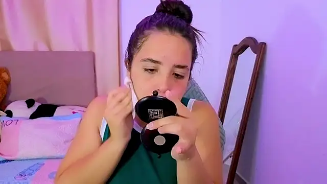 Snapshot of _alicia_z chatting on 02/18/26, 05:03 alicia z online show from 02/18/26, 05:03