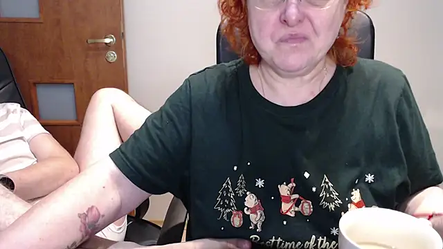 Snapshot of JoannaAndNeighbour chatting on 12/27/24, 02:12 JoannaAndNeighbour online show from 12/27/24, 02:12