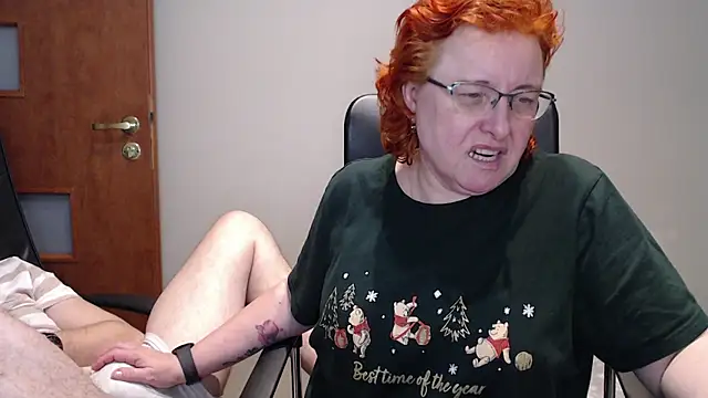 Snapshot of JoannaAndNeighbour chatting on 12/30/24, 08:47 JoannaAndNeighbour online show from 12/30/24, 08:47