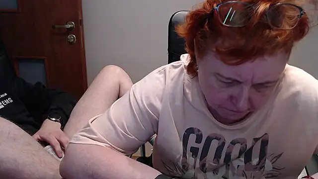 Snapshot of JoannaAndNeighbour chatting on 03/02/25, 11:18 JoannaAndNeighbour online show from 03/02/25, 11:18