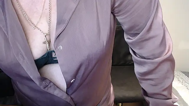 Snapshot of JoannaAndNeighbour chatting on 03/09/25, 04:11 JoannaAndNeighbour online show from 03/09/25, 04:11