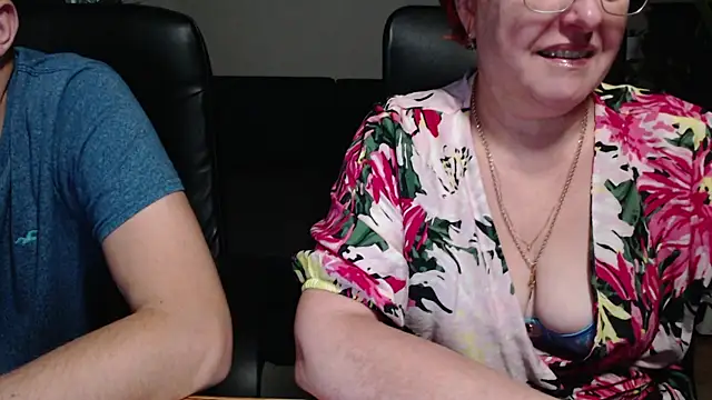 Snapshot of JoannaAndNeighbour chatting on 10/28/25, 09:35 JoannaAndNeighbour online show from 10/28/25, 09:35