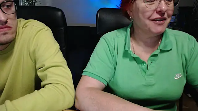 Snapshot of JoannaAndNeighbour chatting on 11/06/25, 08:48 JoannaAndNeighbour online show from 11/06/25, 08:48