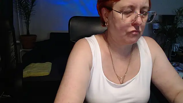 Snapshot of JoannaAndNeighbour chatting on 11/09/25, 10:24 JoannaAndNeighbour online show from 11/09/25, 10:24