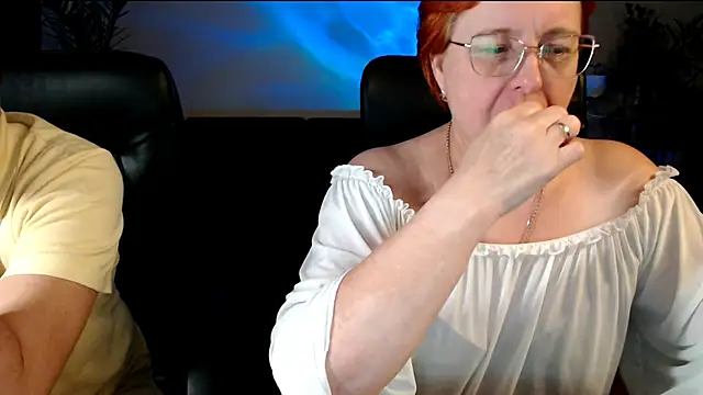 Snapshot of JoannaAndNeighbour chatting on 11/29/25, 01:14 JoannaAndNeighbour online show from 11/29/25, 01:14