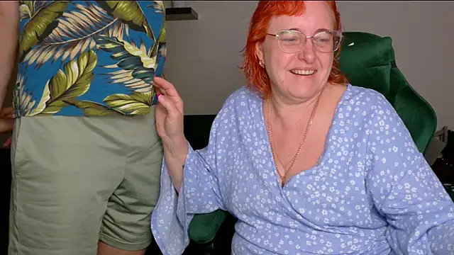 Snapshot of JoannaAndNeighbour chatting on 07/09/26, 07:56 JoannaAndNeighbour online show from 07/09/26, 07:56