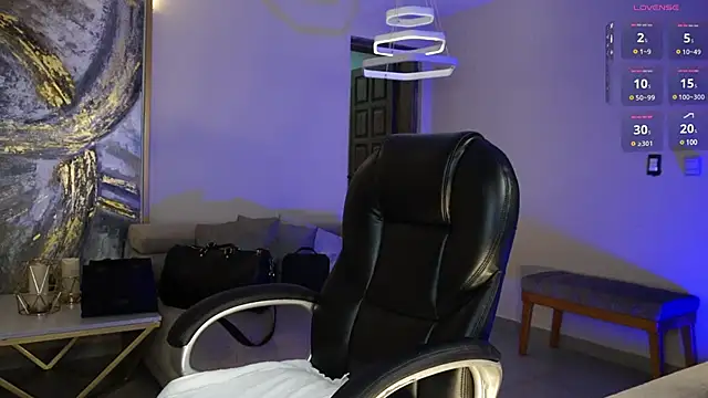 Snapshot of KateOwens chatting on 02/11/25, 10:48 KateOwens online show from 02/11/25, 10:48