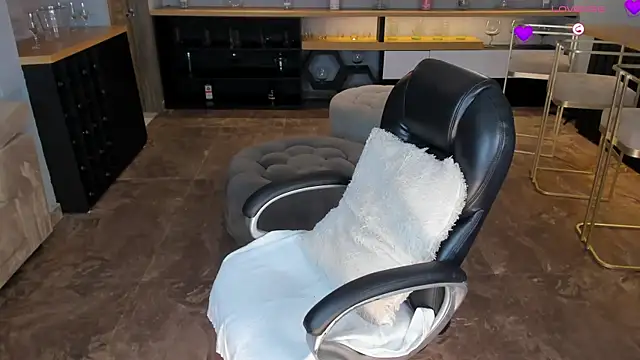 Snapshot of KateOwens chatting on 03/12/25, 10:26 KateOwens online show from 03/12/25, 10:26