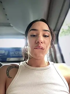 Snapshot of __IRIS__ chatting on 12/12/24, 05:04 IRIS online show from 12/12/24, 05:04