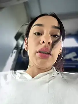 Snapshot of __IRIS__ chatting on 01/04/25, 03:07 IRIS online show from 01/04/25, 03:07