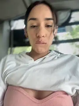 Snapshot of __IRIS__ chatting on 01/04/25, 06:09 IRIS online show from 01/04/25, 06:09