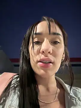 Snapshot of __IRIS__ chatting on 02/05/25, 04:03 IRIS online show from 02/05/25, 04:03