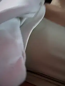 Snapshot of __IRIS__ chatting on 02/11/25, 06:33 IRIS online show from 02/11/25, 06:33