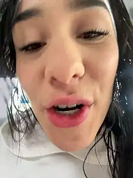 Snapshot of __IRIS__ chatting on 02/21/25, 03:43 IRIS online show from 02/21/25, 03:43